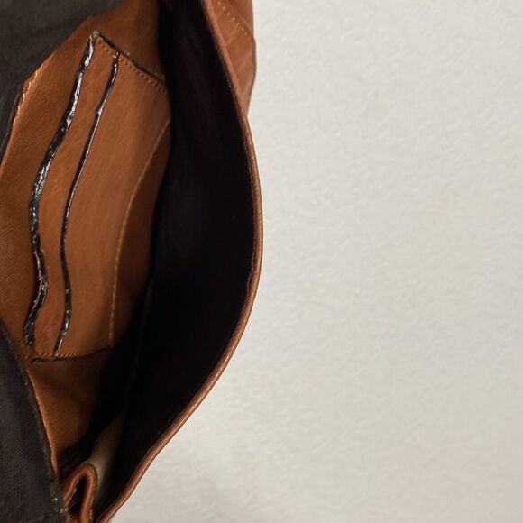 ELLEMENNO  Genuine Leather Crossbody Bag with Zipper and Magnetic Clasp Closure - Picture 8 of 8